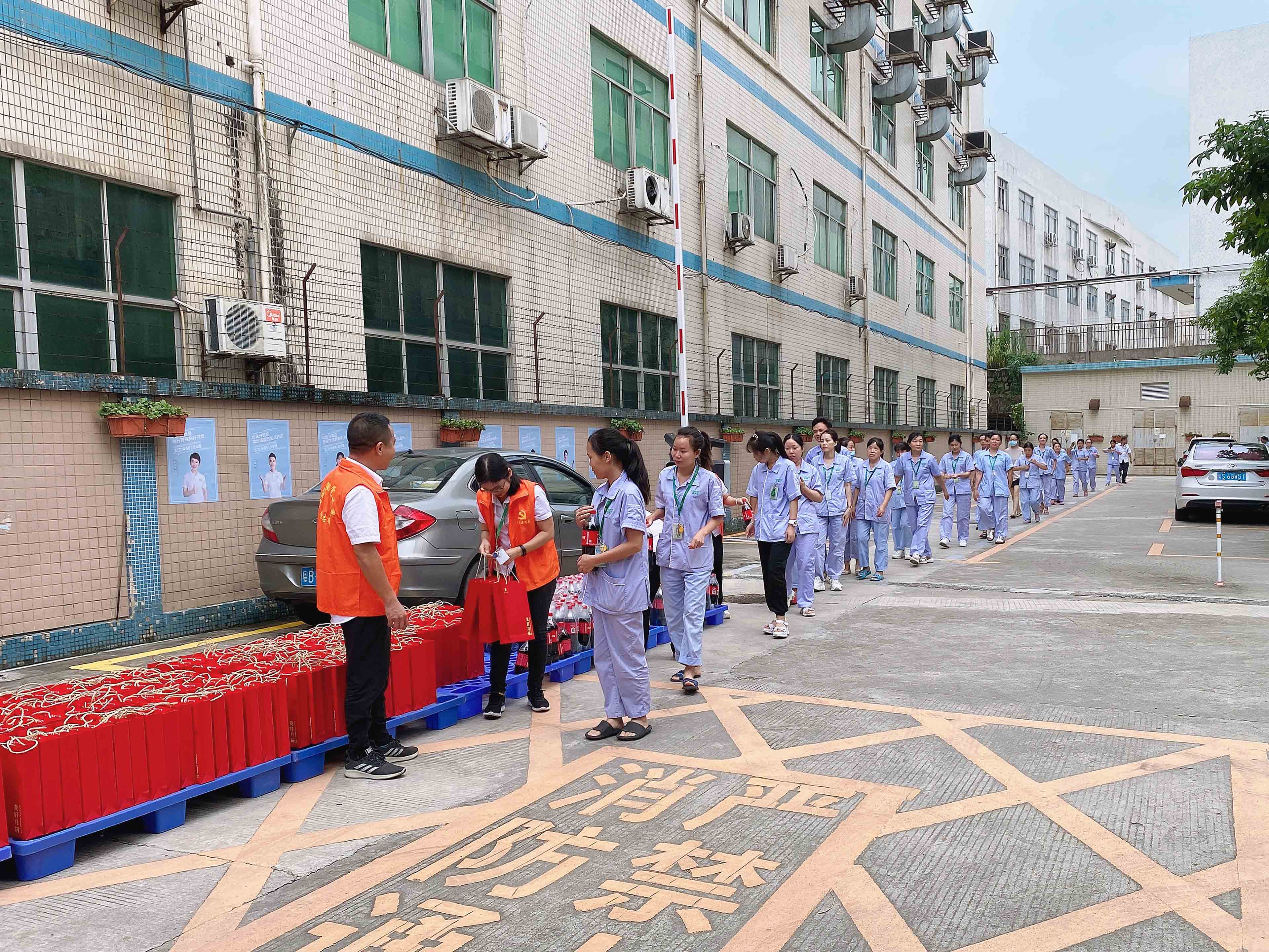 國慶中秋雙節(jié)同慶，雅香麗預(yù)祝大家度過一個(gè)平安祥和、喜慶歡樂的假期！