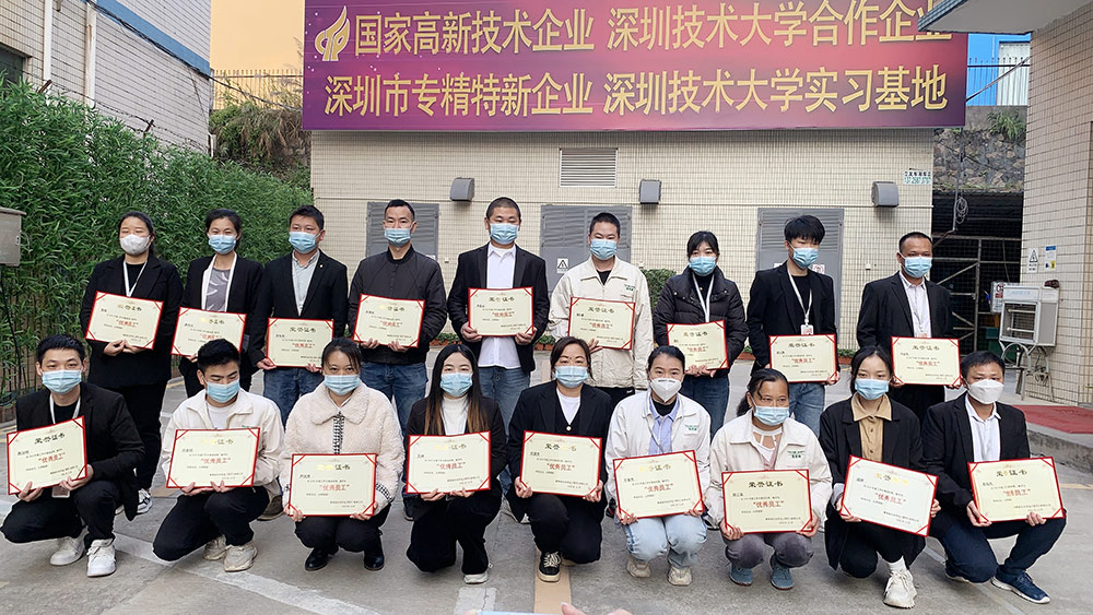 雅香麗化妝用品（深圳）有限公司預(yù)祝大家度過一個(gè)平安祥和、喜慶歡樂的元旦假期！